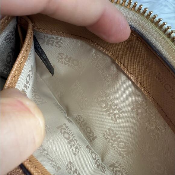 Michael Kors Jet Set Signature Wallet - Picture 6 of 9